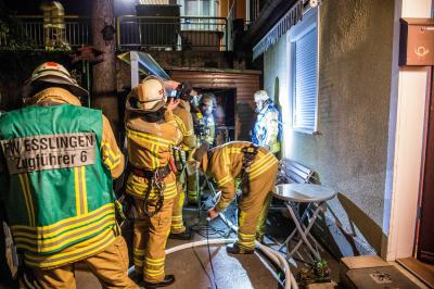 Esslingen-Waeldenbronn: Brand in Gartenhuette